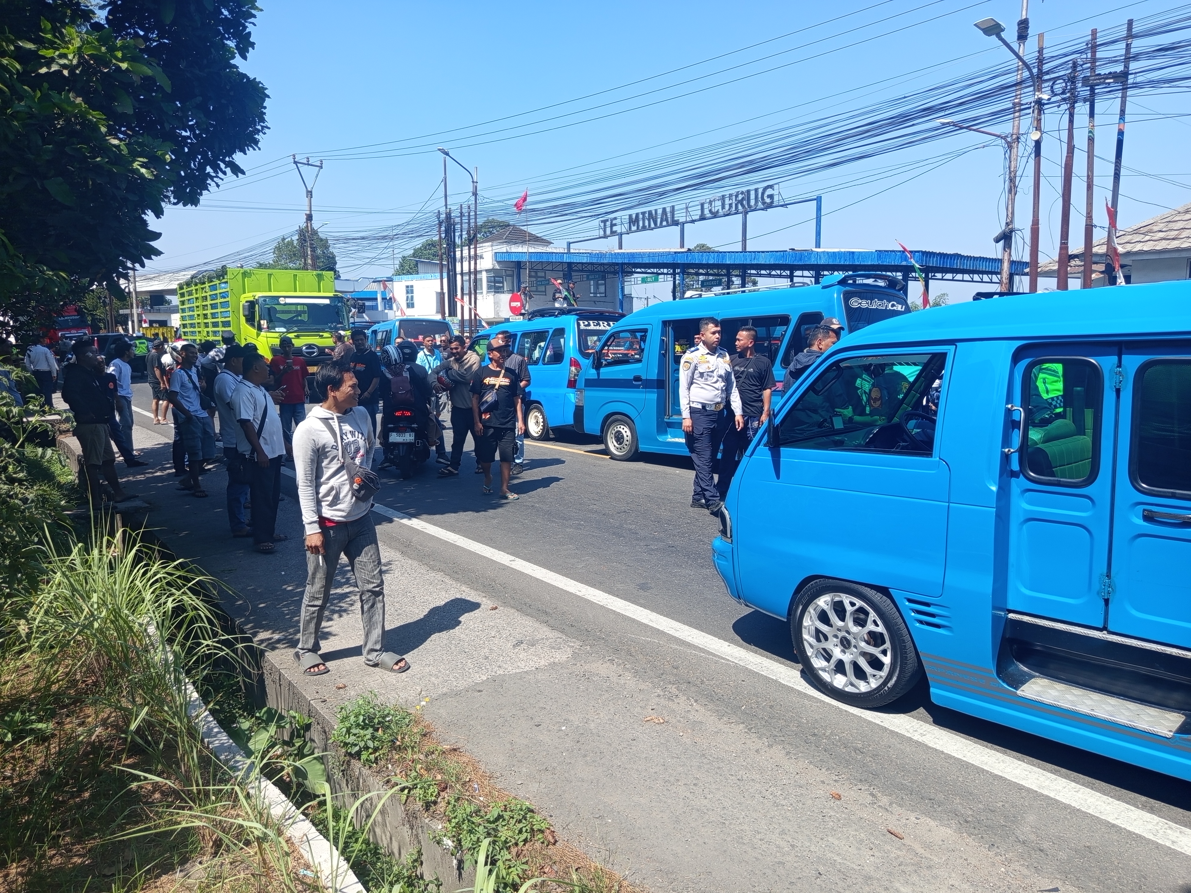 Angkot 02 Cicurug–Sukasari Demo, Tuntut Trayek Kembali ke Pasar Cicurug