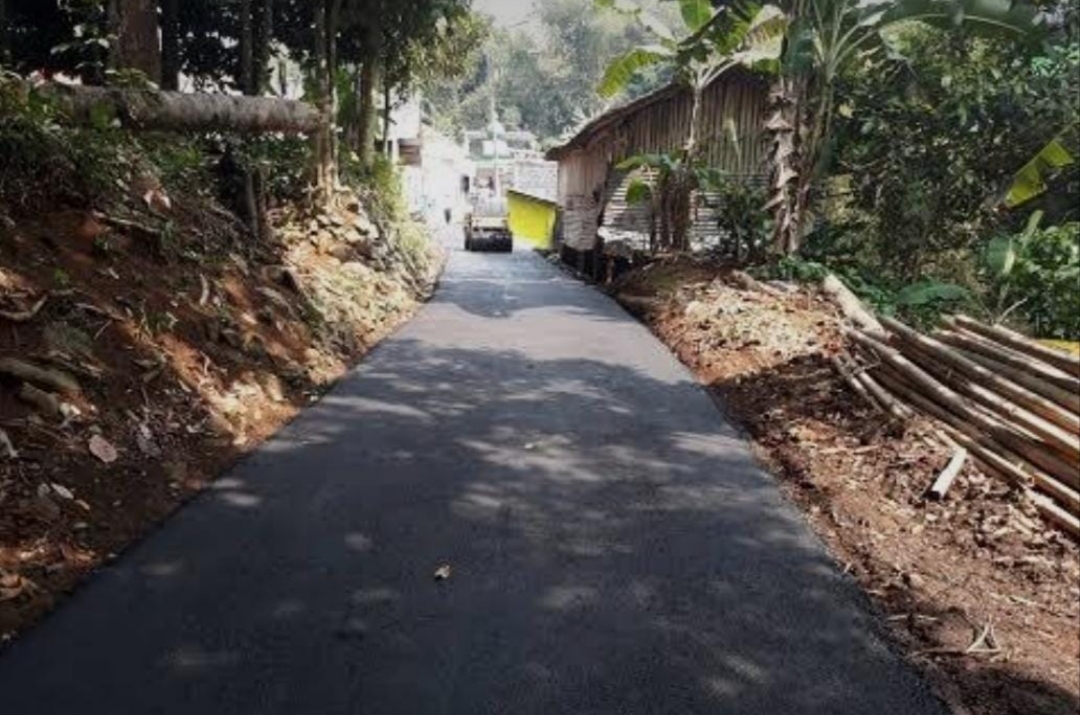 Jalan RW 007 Palasari Mulai Diaspal. Kades : Cepat Boleh, Kualitas Harus Terjaga