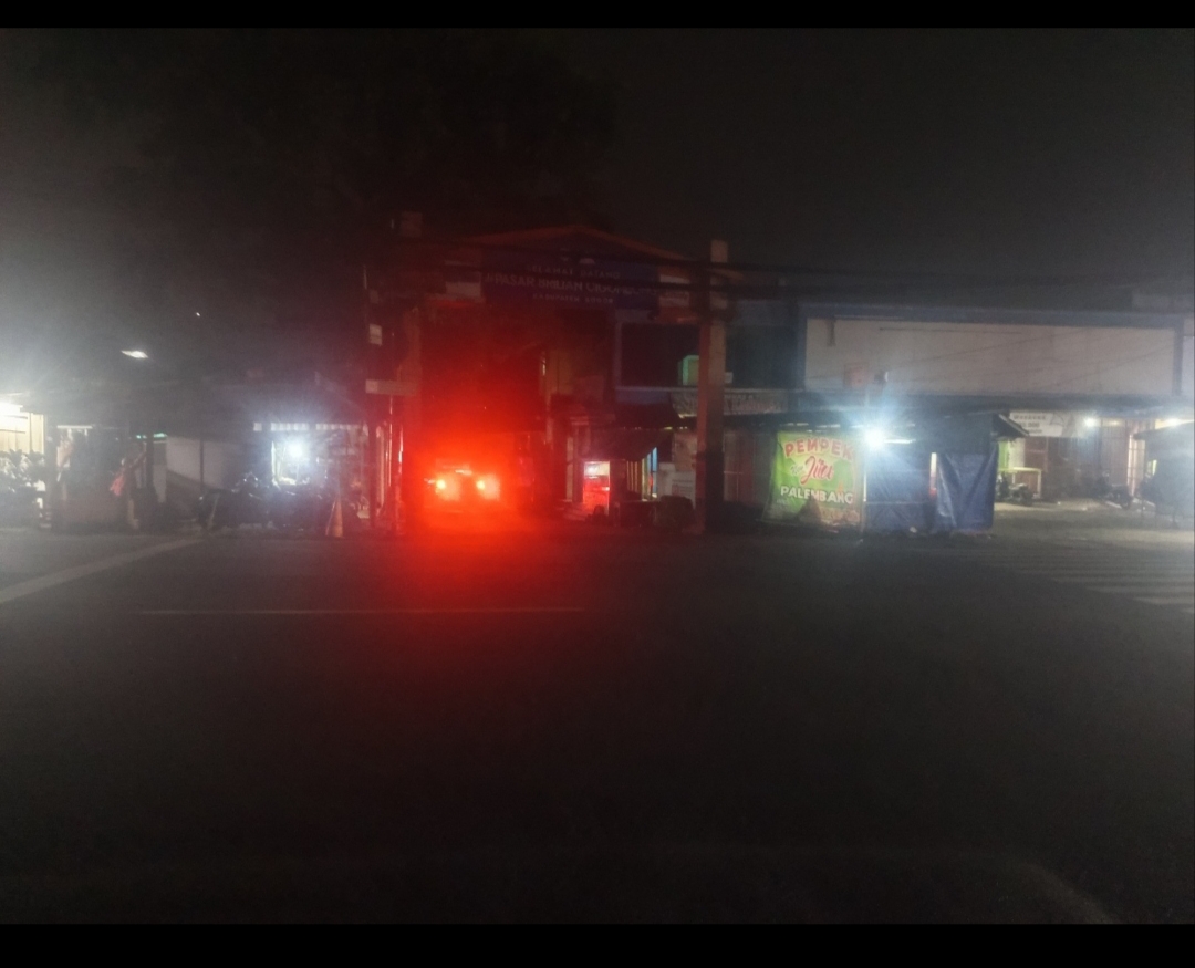 Gelap Gulita di Gang Pasar Cigombong, PJU Dipertanyakan: Keselamatan Pengguna Jalan Terabaikan