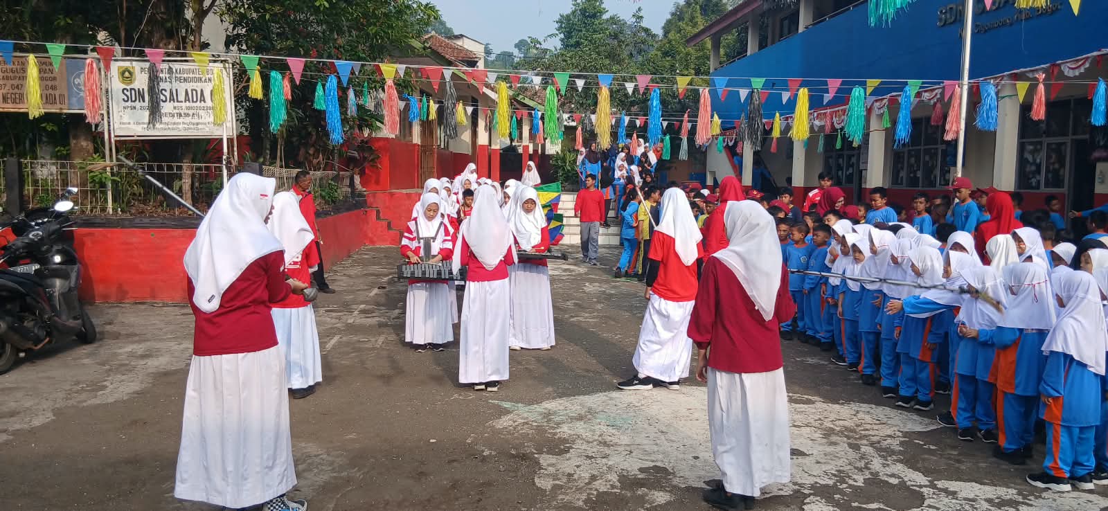 Drumband SDN Cisalada 1 Meriahkan Peringatan Kemerdekaan RI