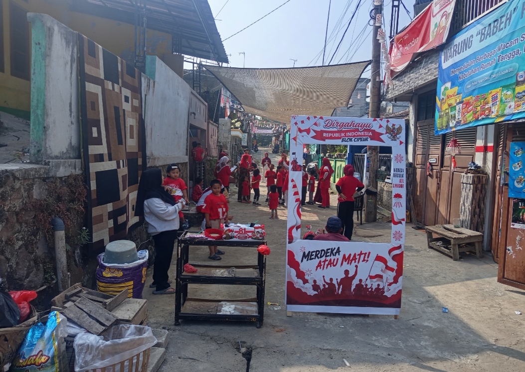 Warga Perum Purwasari Regency Gelar Lomba HUT ke-81 RI